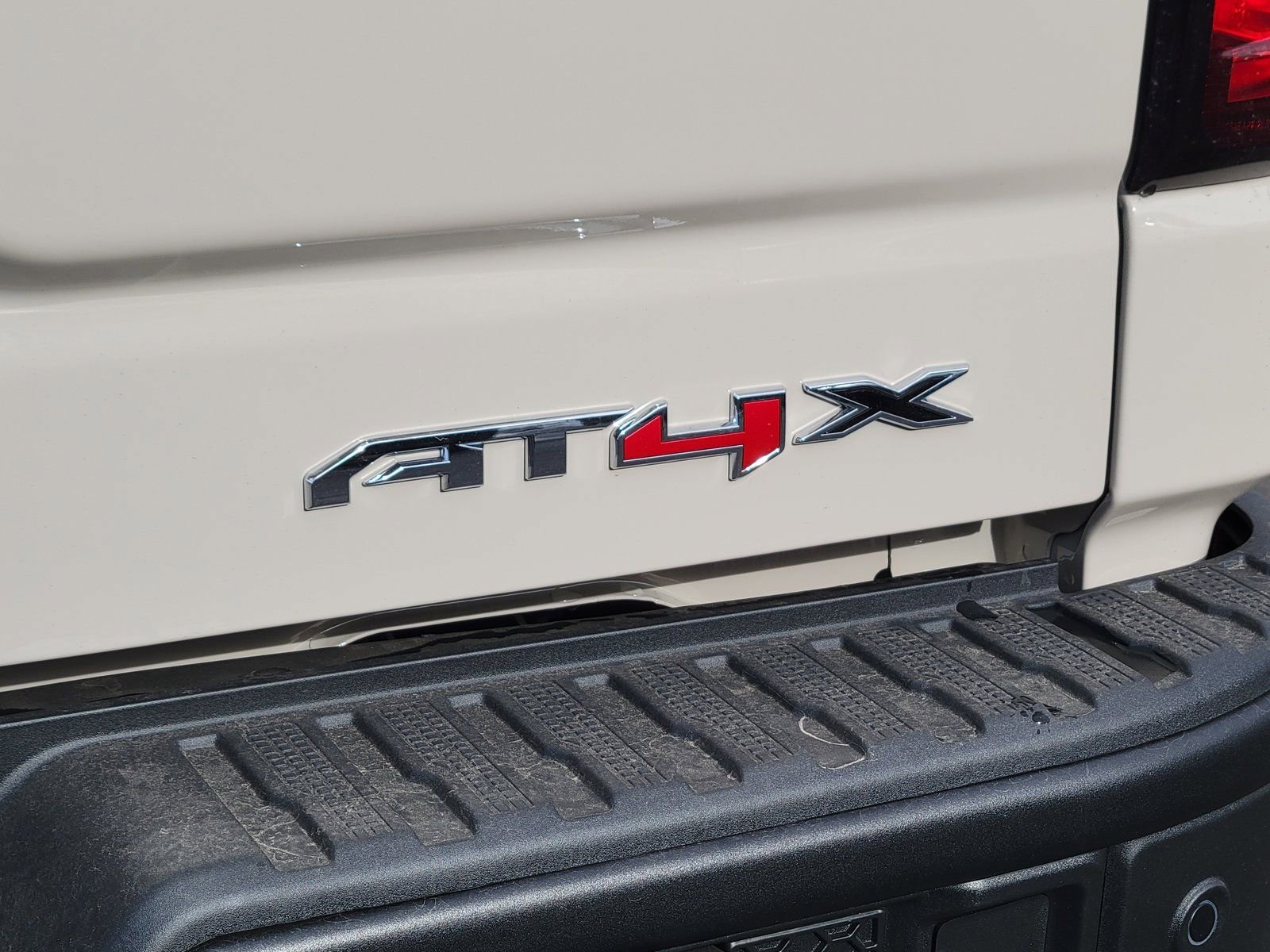 New 2026 GMC Sierra 1500 AT4X w/ AT4X AEV Edition image 10