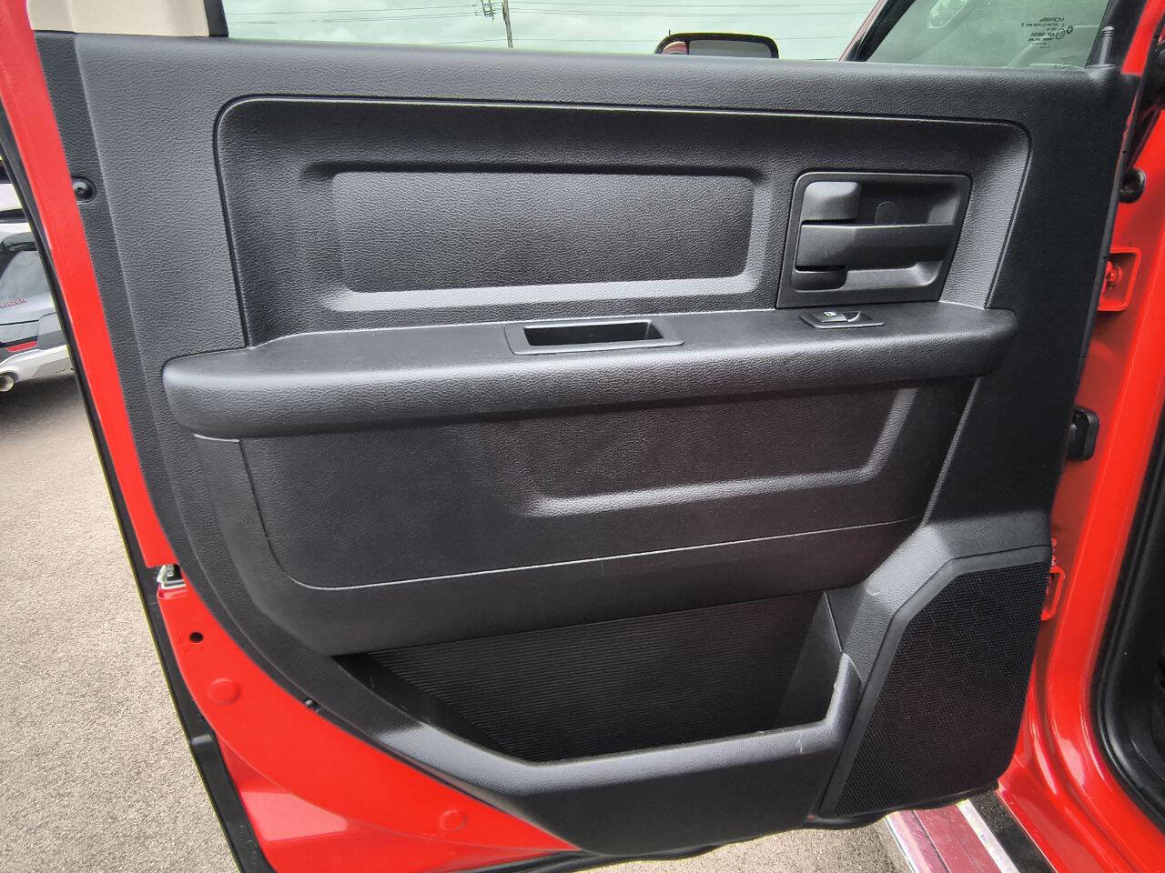 Used 2017 RAM 2500 Tradesman w/ Chrome Appearance Group image 23