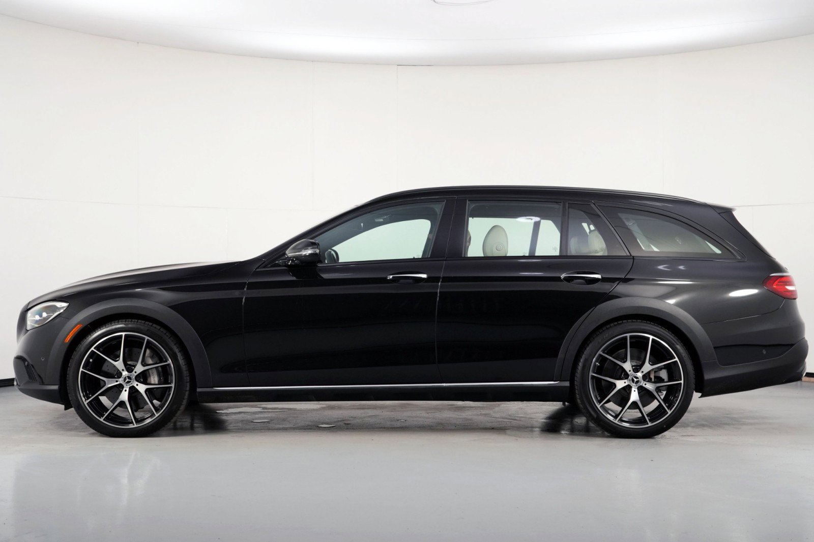 Used 2022 Mercedes-Benz E 450 4MATIC All-Terrain Wagon w/ Driver Assistance Package image 8