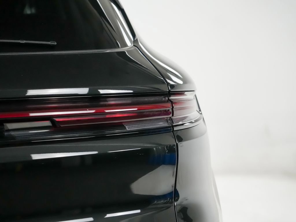 Used 2025 Porsche Cayenne E-Hybrid w/ Premium Package image 12
