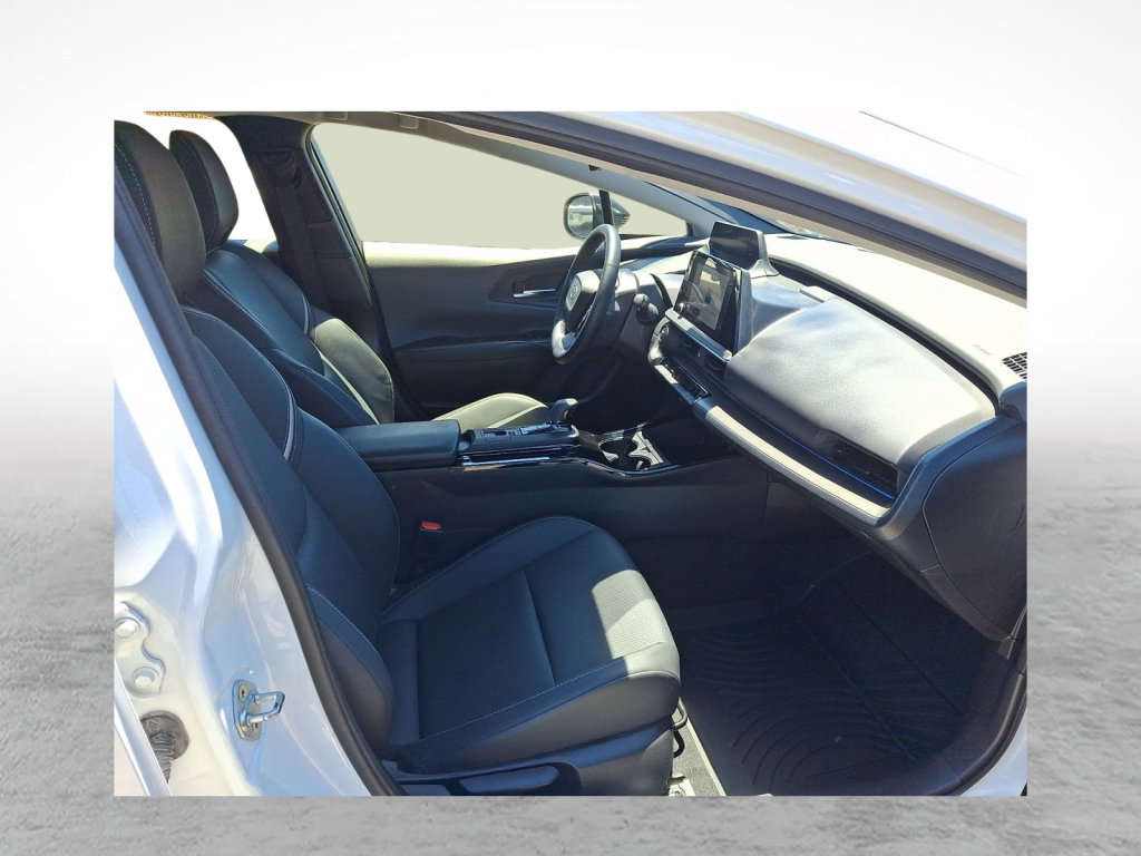 Used 2024 Toyota Prius XLE AWD/4WD image 11
