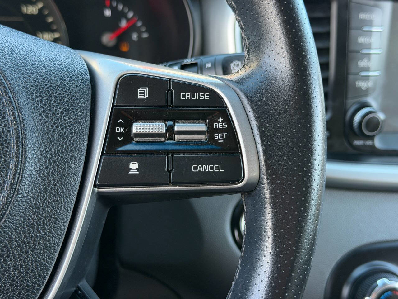 Used 2019 Kia Sorento SX image 35