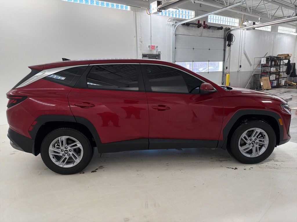 Certified 2025 Hyundai Tucson SE image 5
