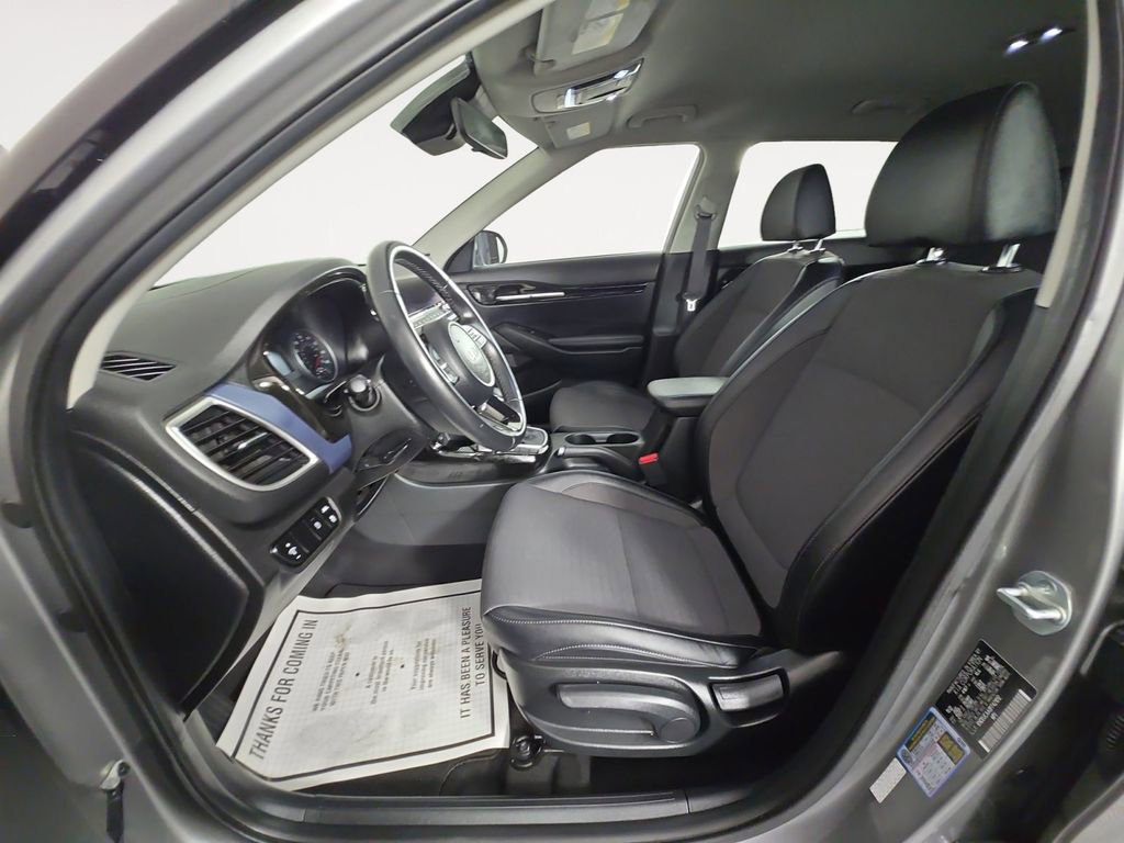 Used 2023 Kia Seltos S w/ Navigation Package image 9