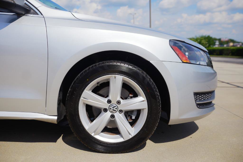 Used 2012 Volkswagen Passat 2.5 SE image 10