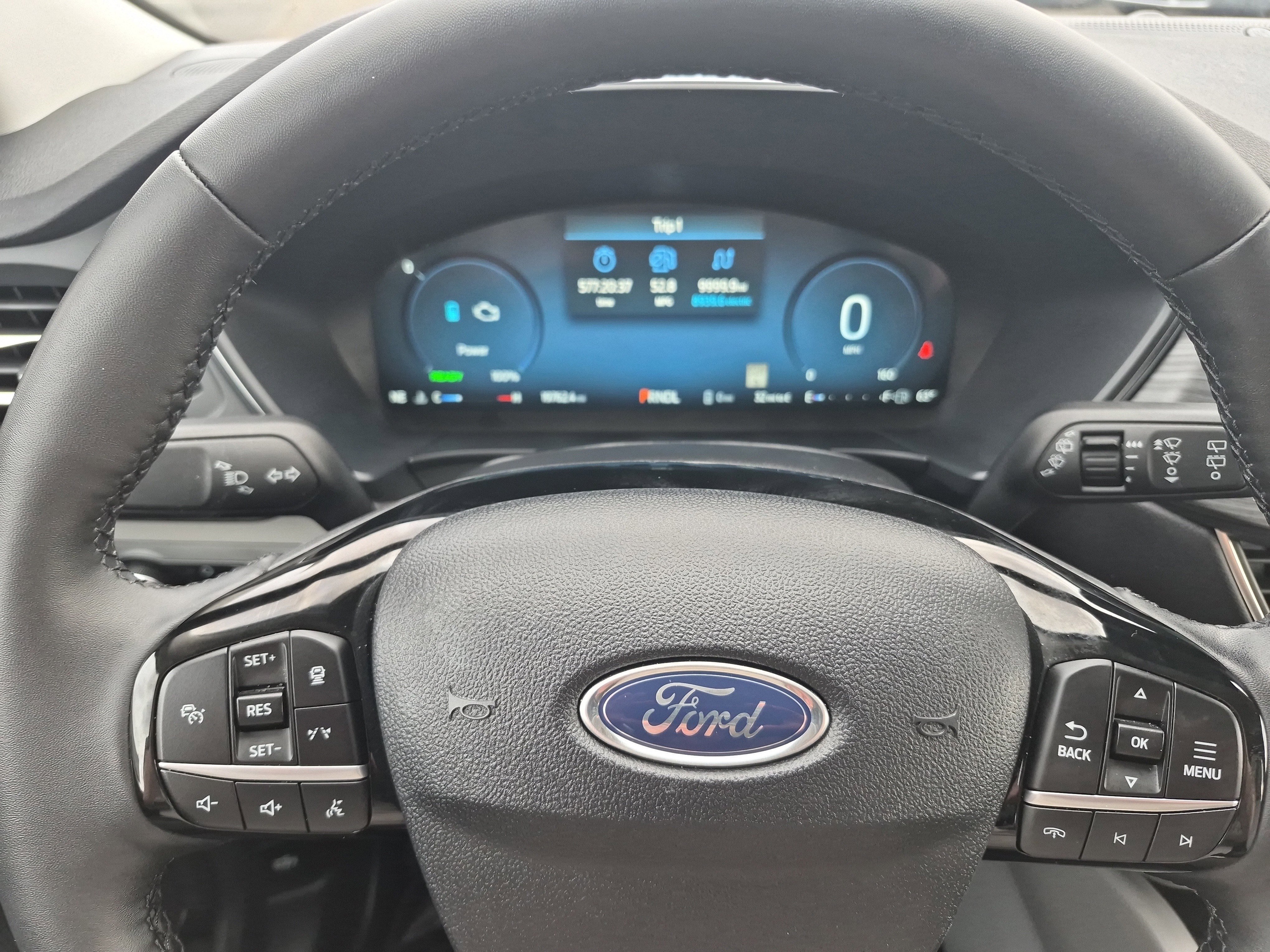 Certified 2025 Ford Escape SE w/ PHEV Premium Package FWD image 25