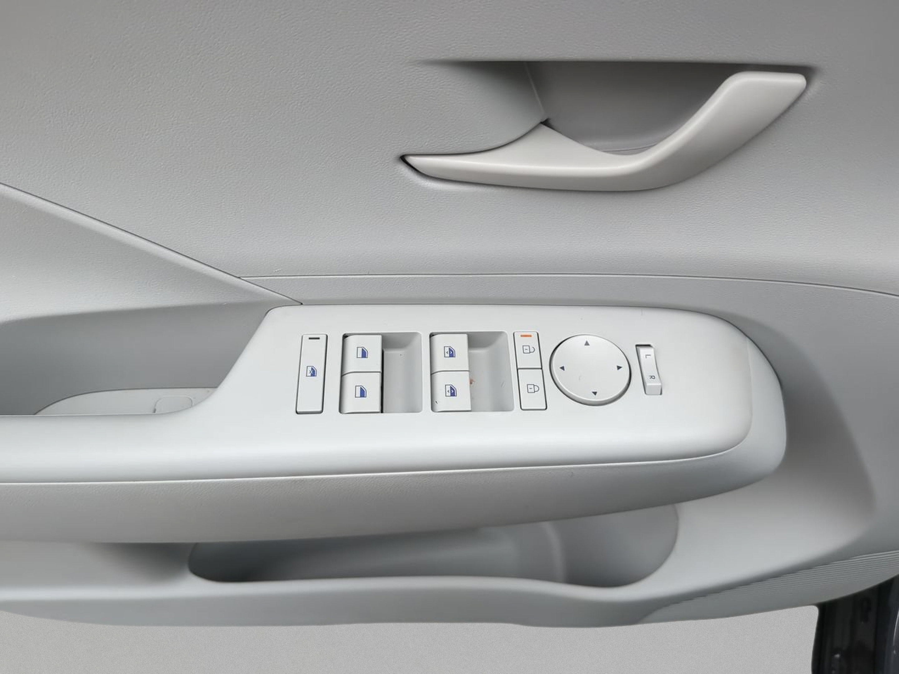 Used 2025 Hyundai Kona SEL FWD image 17