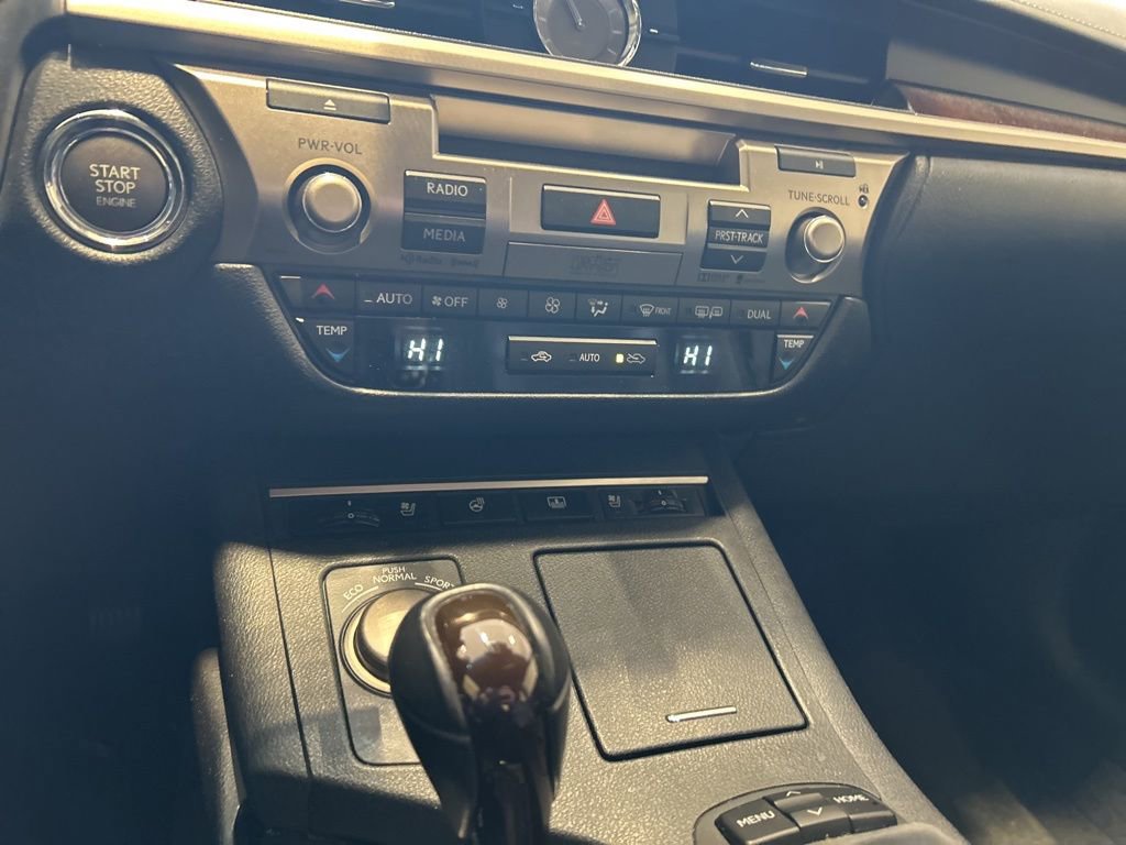 Used 2015 Lexus ES 350 w/ Ultra Luxury Package image 8