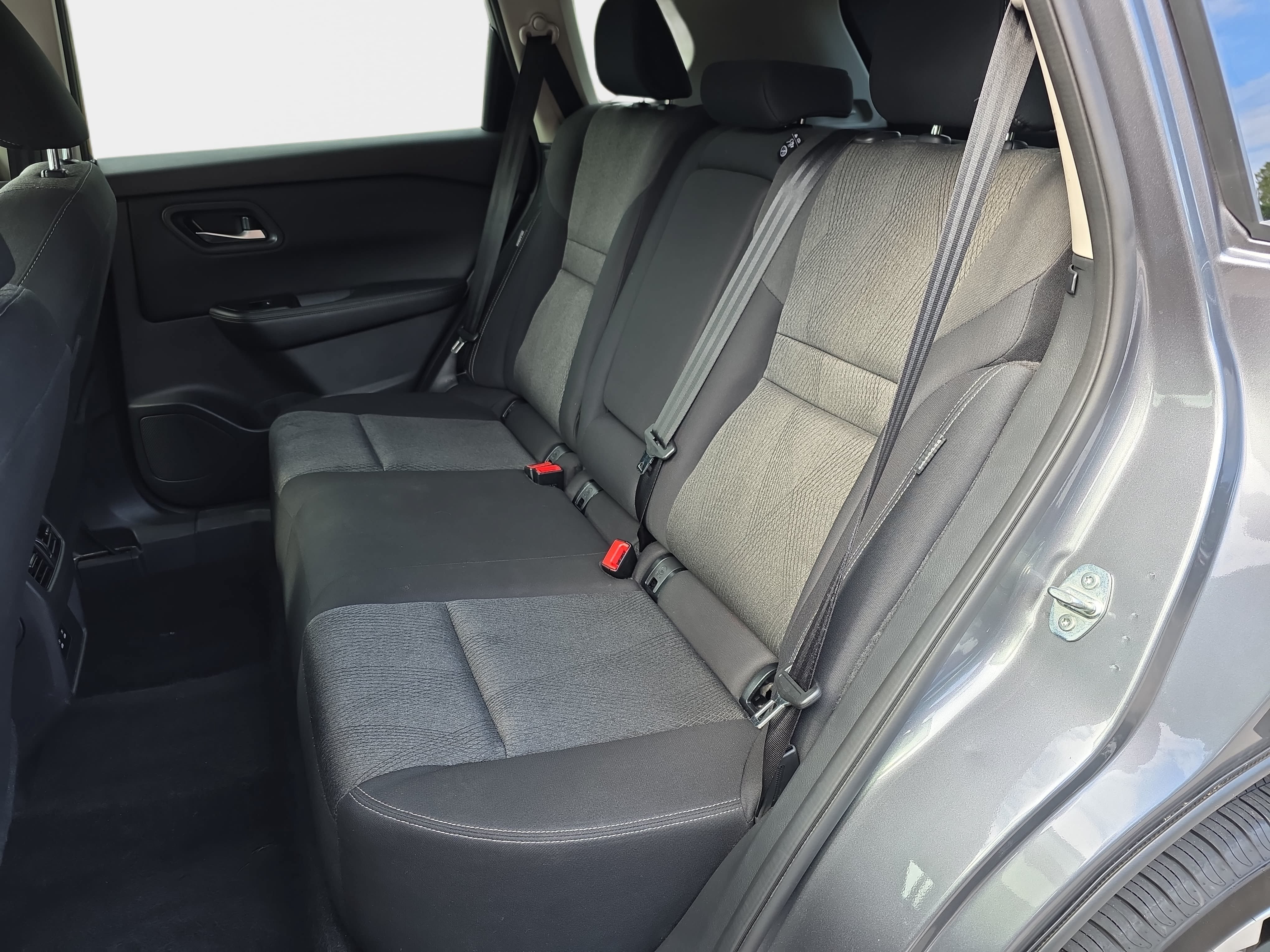 Used 2024 Nissan Rogue SV AWD/4WD image 12