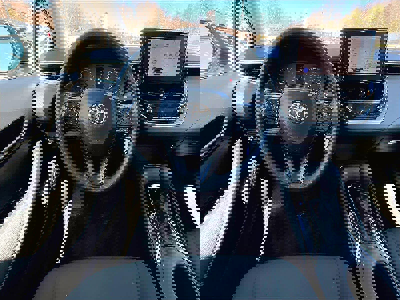 Used 2025 Toyota Corolla LE image 17