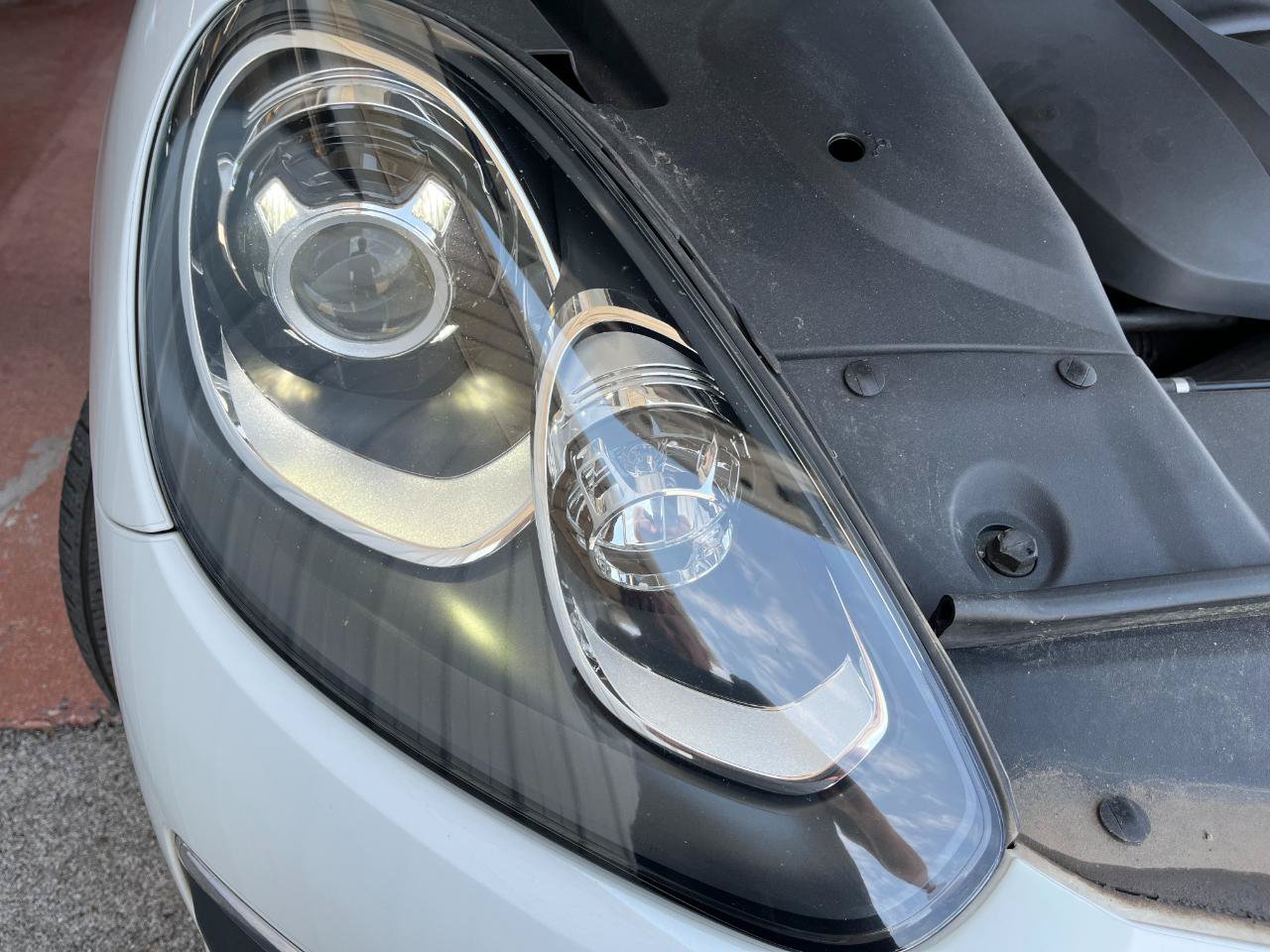Used 2015 Porsche Cayenne Diesel AWD/4WD image 45