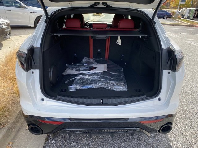 New 2025 Alfa Romeo Stelvio Sprint image 9
