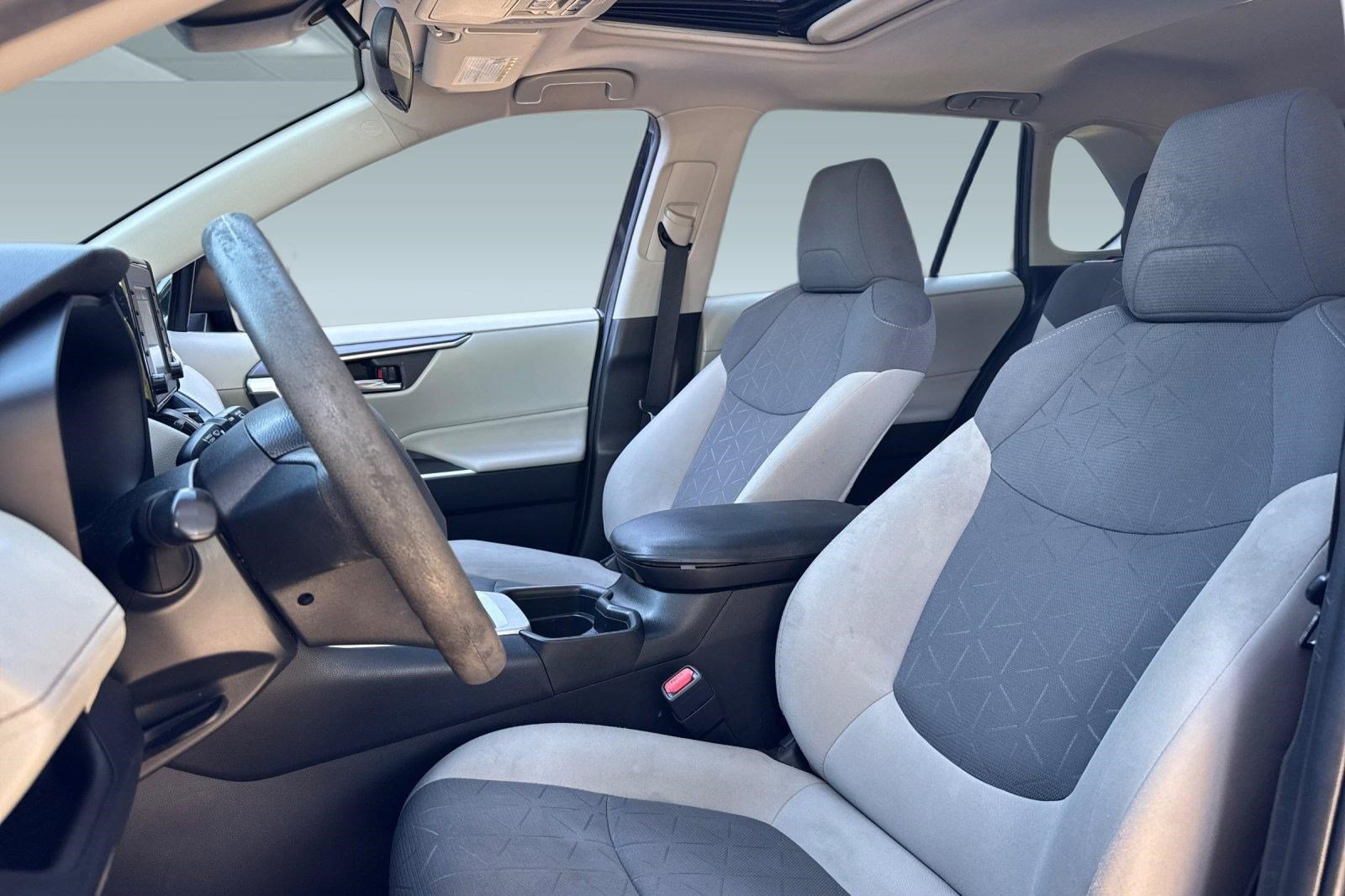 Used 2019 Toyota RAV4 XLE w/ All Weather Liner Package AWD/4WD image 5