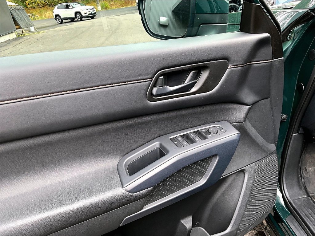 Used 2024 Nissan Pathfinder Rock Creek AWD/4WD image 9