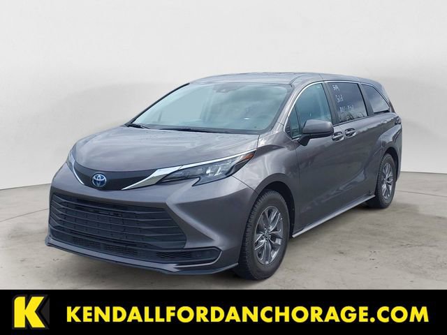 Used 2024 Toyota Sienna LE AWD/4WD image 1