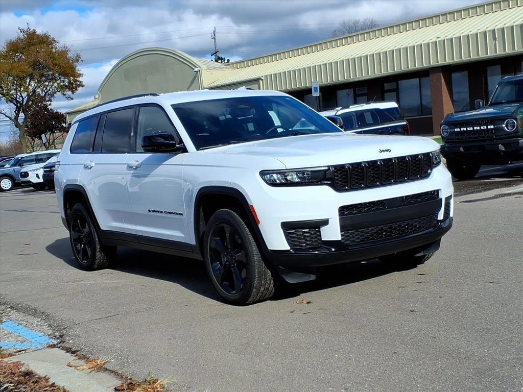 Used 2023 Jeep Grand Cherokee L Laredo image 7