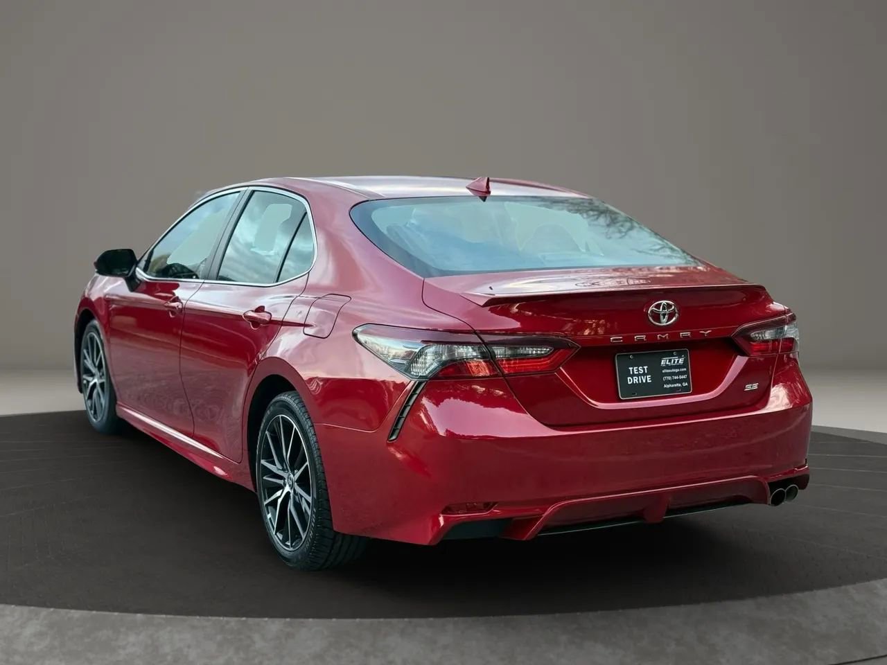 Used 2021 Toyota Camry SE image 6