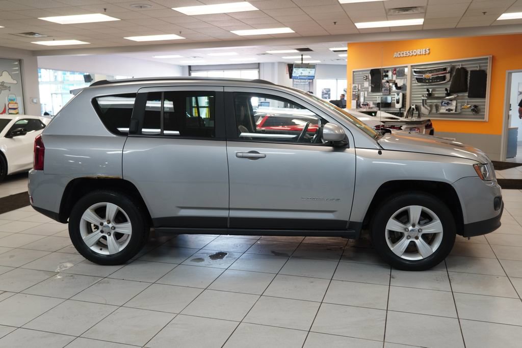 Used 2016 Jeep Compass Latitude AWD/4WD image 12