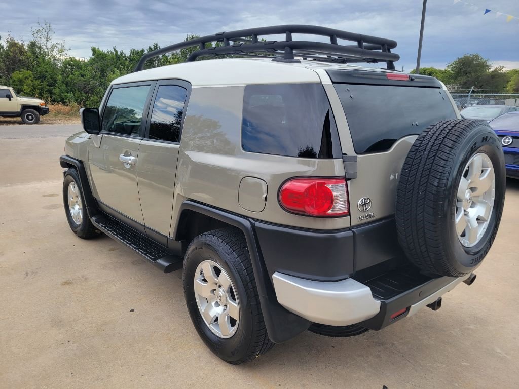 Used 2008 Toyota FJ Cruiser 2WD image 3