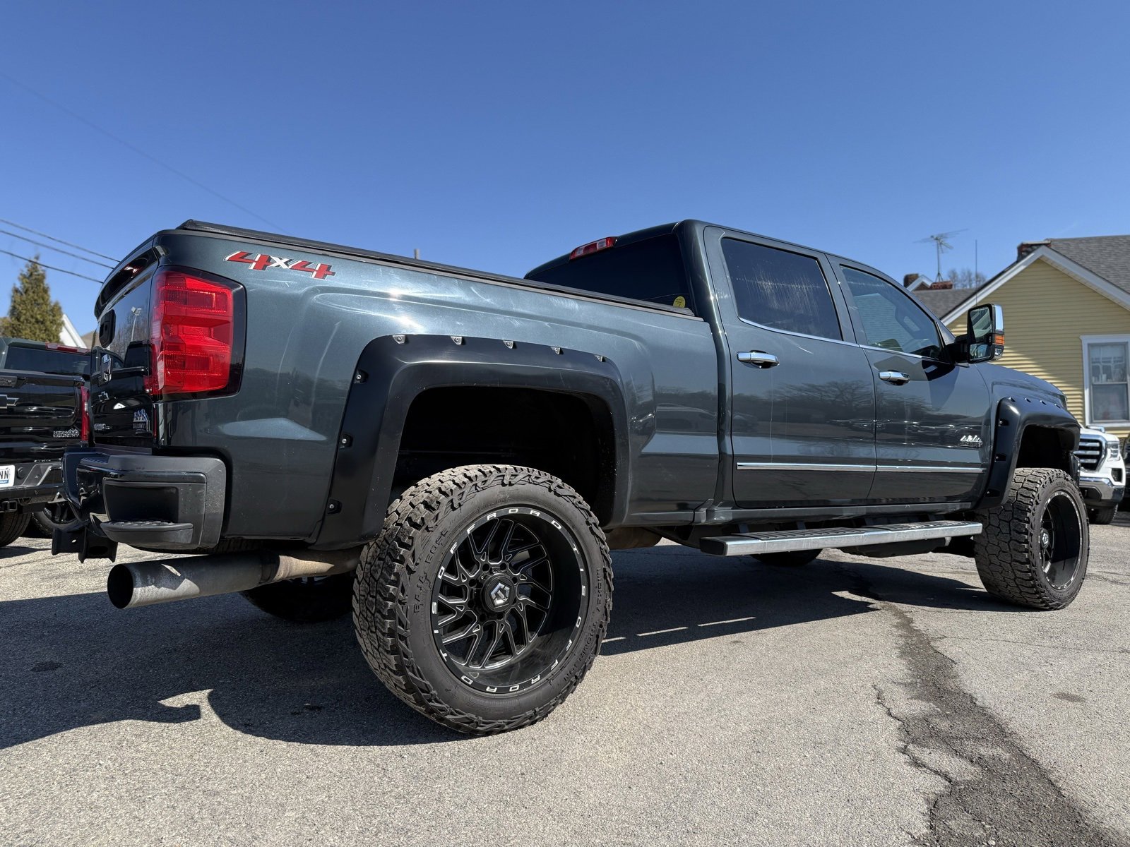 Used 2019 Chevrolet Silverado 2500 High Country w/ Duramax Plus Package image 10