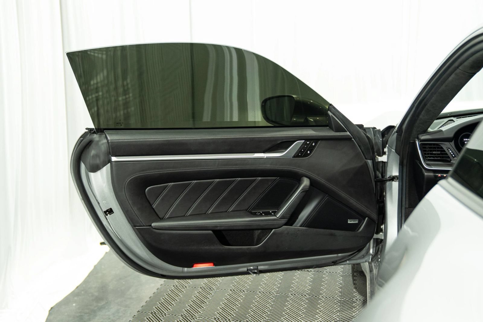 Used 2024 Porsche 911 Turbo AWD/4WD image 10