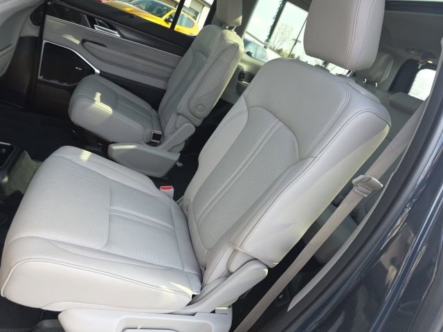 Used 2024 Jeep Wagoneer Series III w/ Premium Group I AWD/4WD image 43