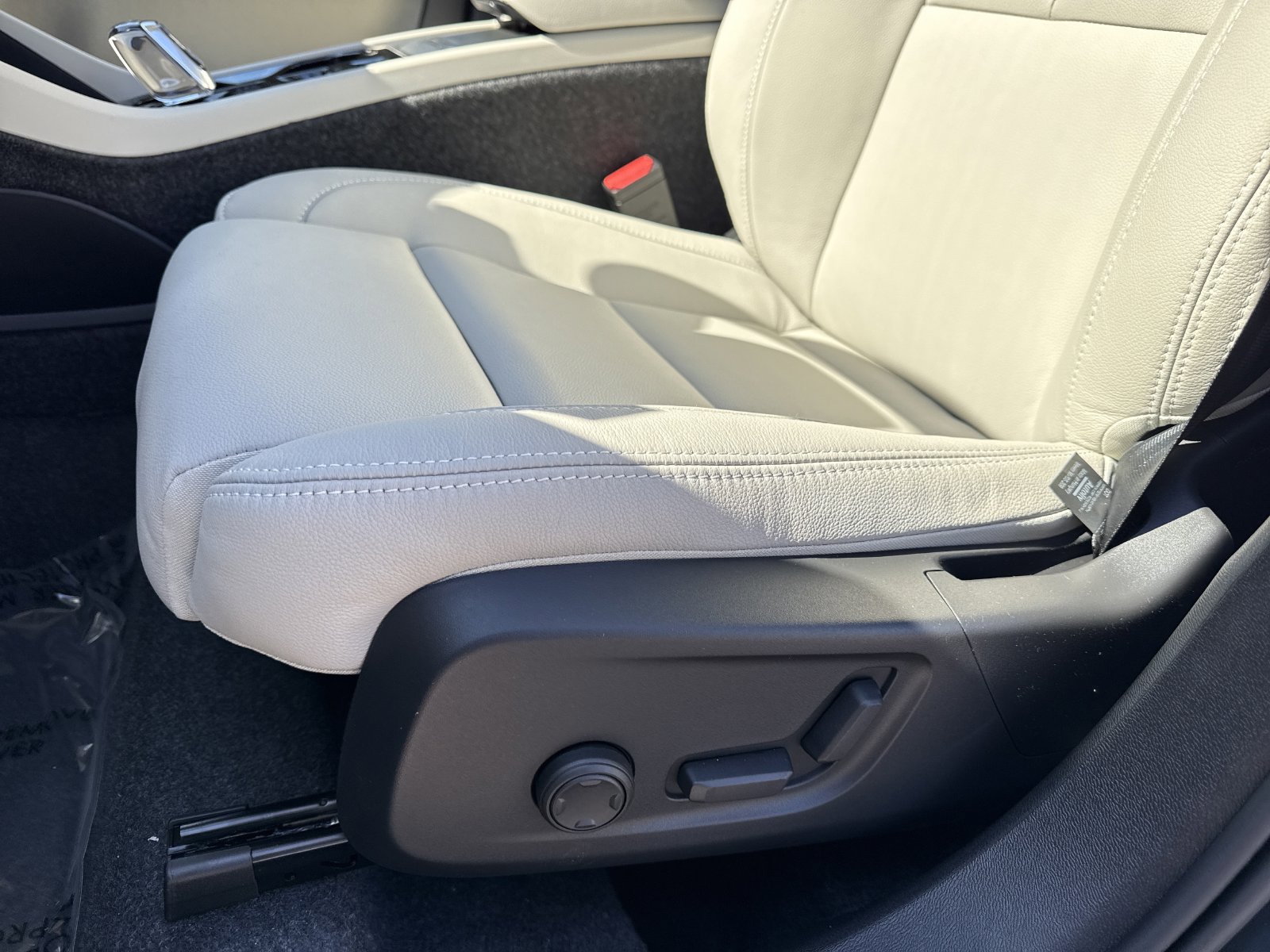 New 2026 Volvo XC40 B5 Ultra w/ Protection Package Premier AWD/4WD image 11