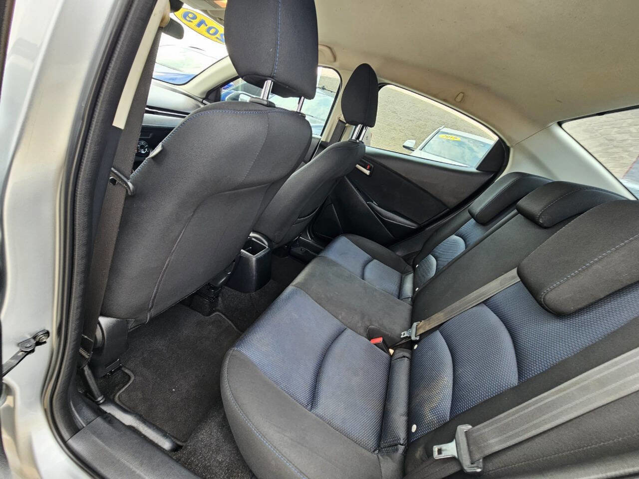 Used 2019 Toyota Yaris LE FWD image 9