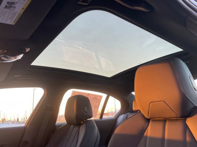 Used 2025 BMW 550e xDrive w/ Premium Package image 40