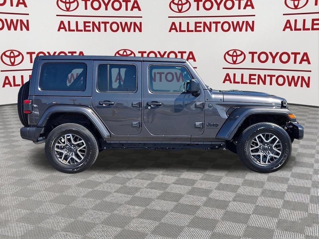 Used 2025 Jeep Wrangler Unlimited Sahara w/ Safety Group AWD/4WD image 8