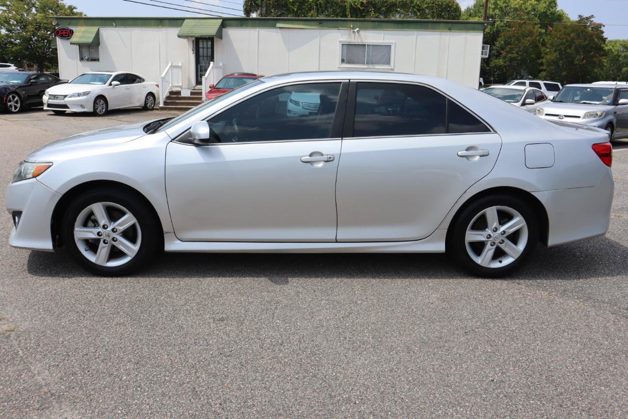 Used 2012 Toyota Camry SE FWD image 3
