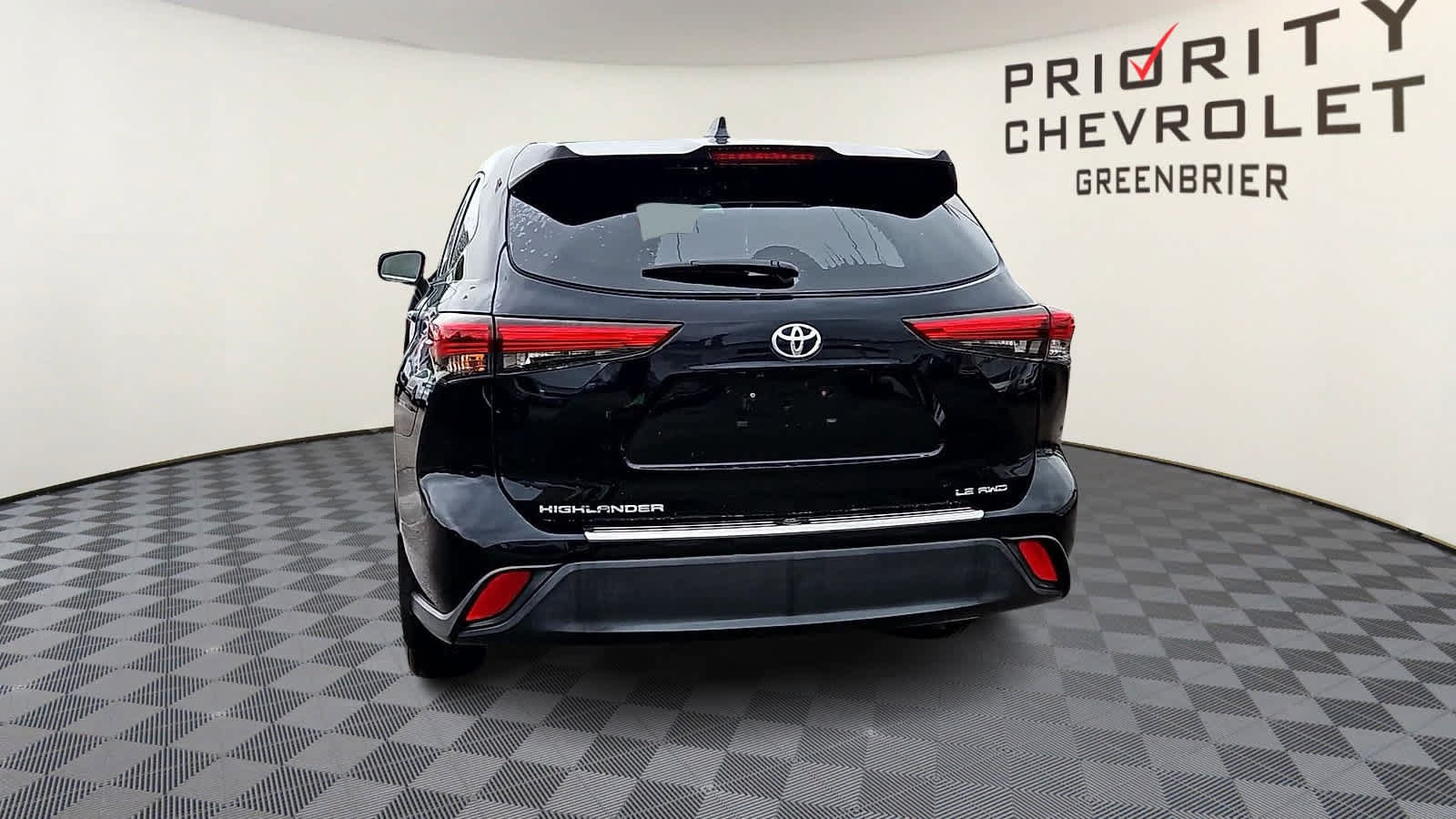 Used 2021 Toyota Highlander LE AWD/4WD image 7