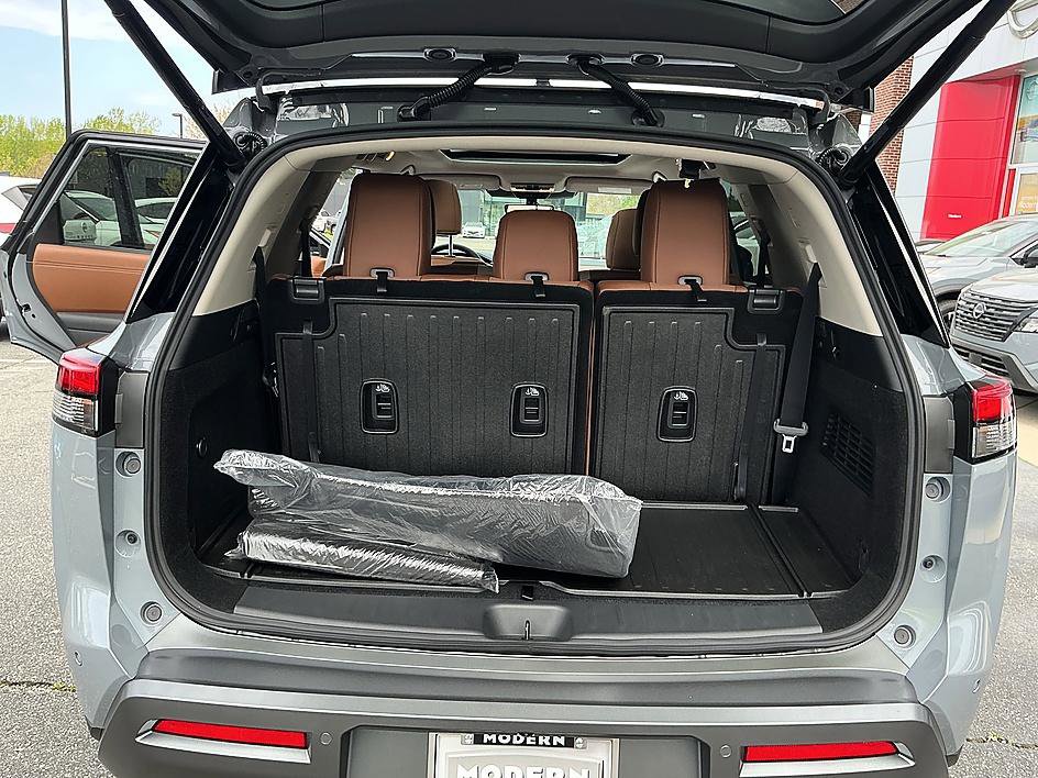 New 2026 Nissan Pathfinder Platinum image 27