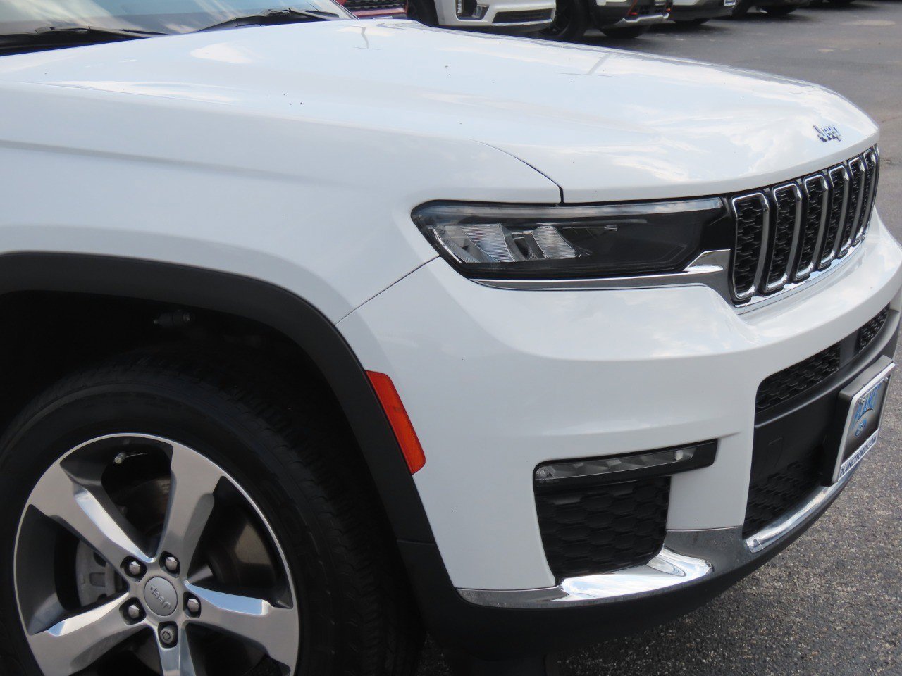 Used 2022 Jeep Grand Cherokee L Limited AWD/4WD image 6
