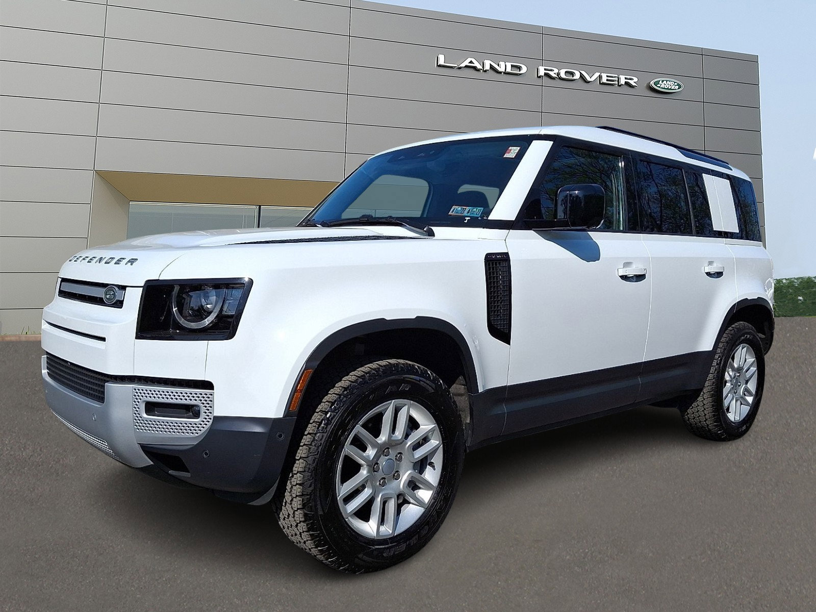 Used 2025 Land Rover Defender 110 S AWD/4WD image 1