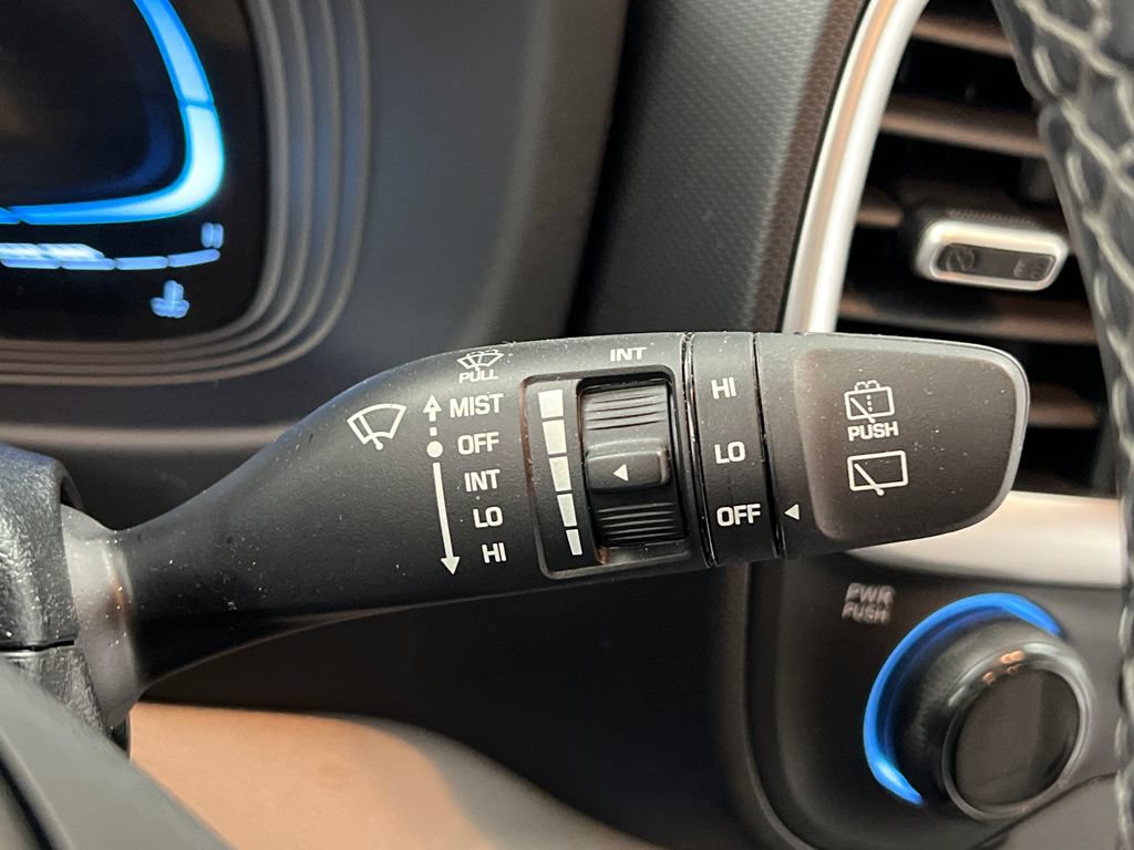 Used 2025 Hyundai Venue SEL FWD image 48