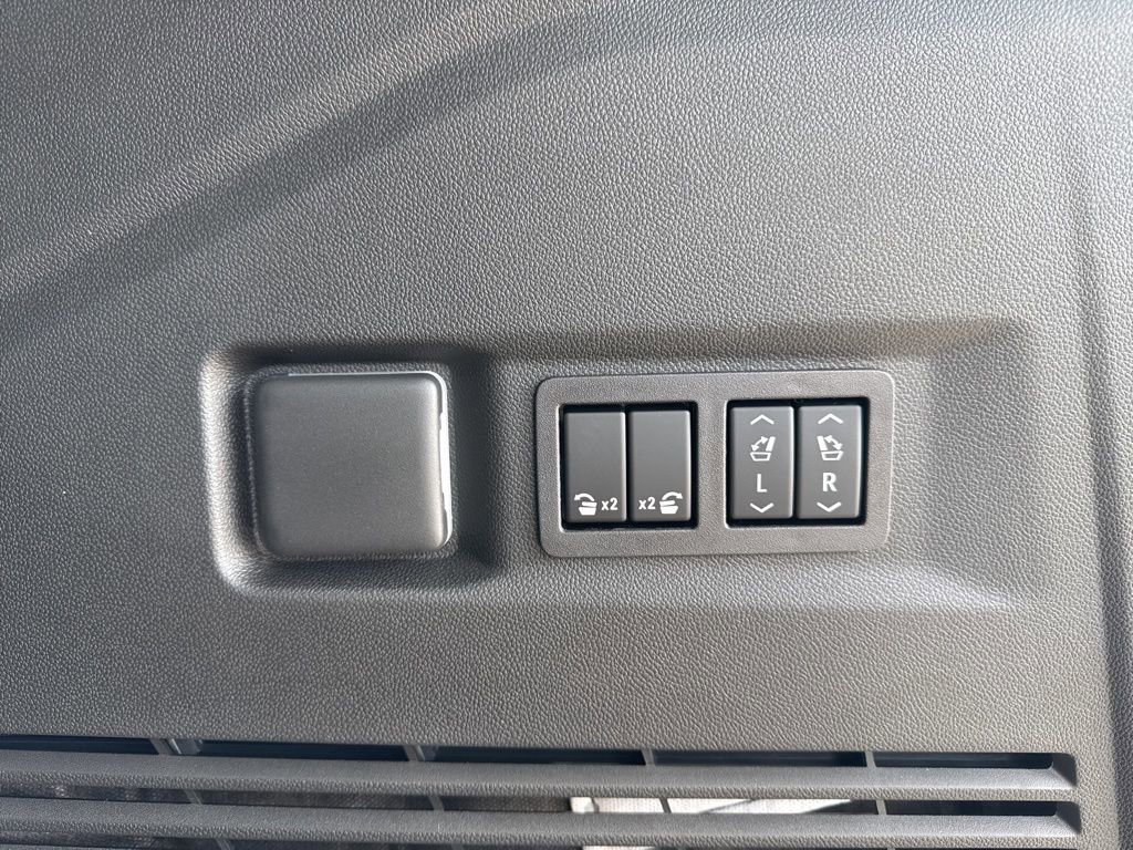 New 2026 GMC Yukon AT4 w/ LPO, Floor Liner Package image 36