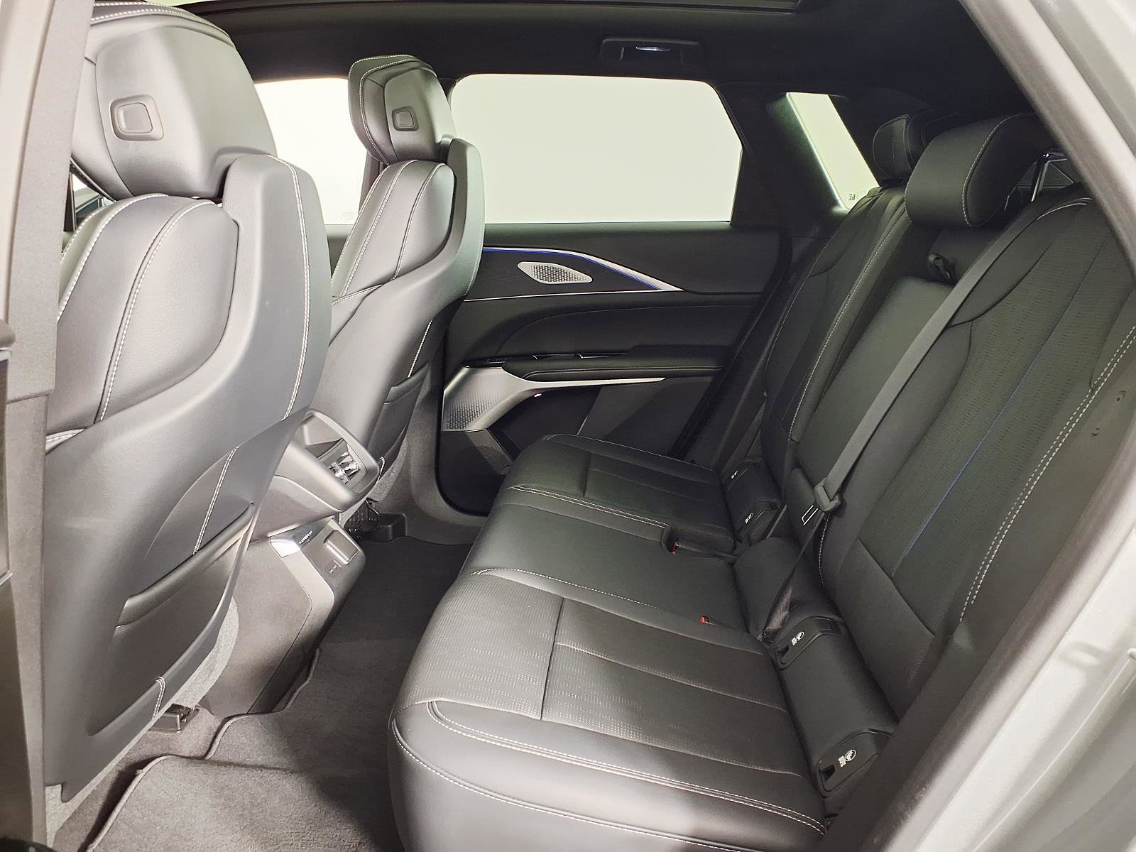Certified 2024 Cadillac Lyriq Luxury AWD/4WD image 13