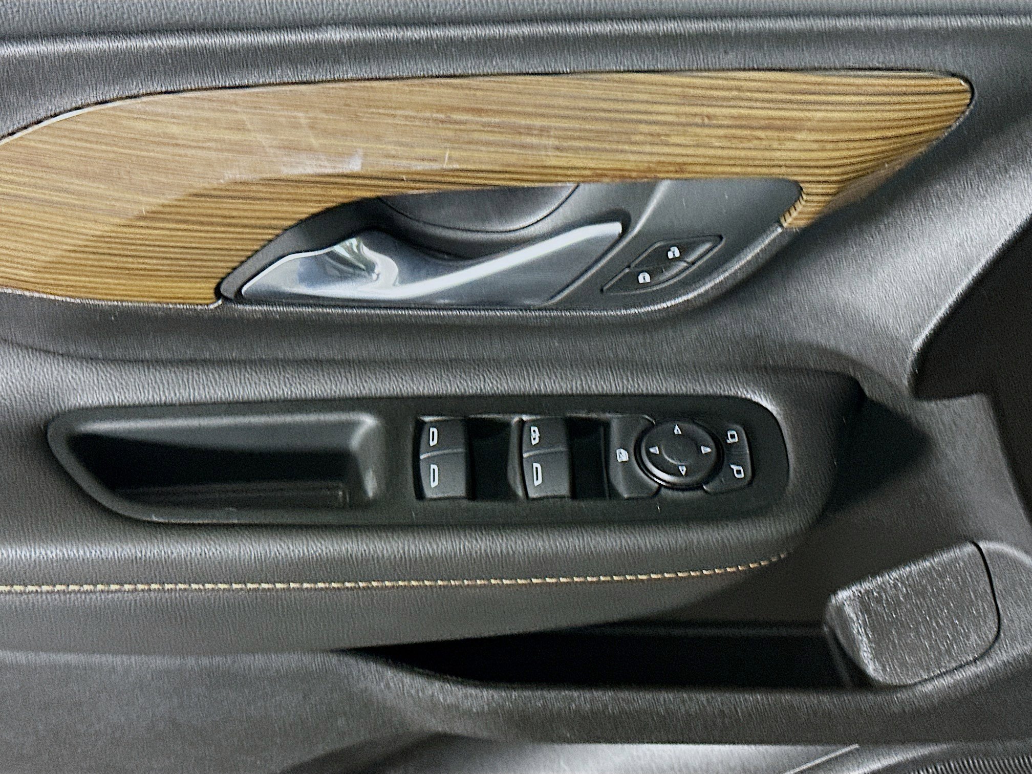 Used 2018 GMC Terrain SLE image 15