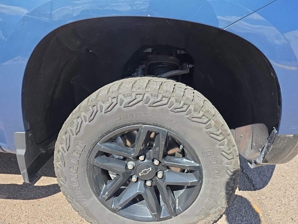 Certified 2024 Chevrolet Silverado 1500 Custom Trail Boss w/ LPO, Dark Essentials Package image 3