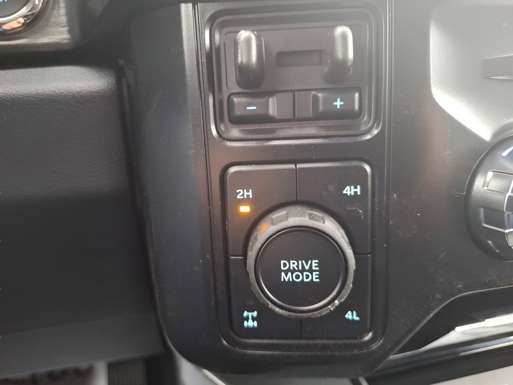 New 2026 Ford F350 Lariat w/ Black Appearance Package image 30