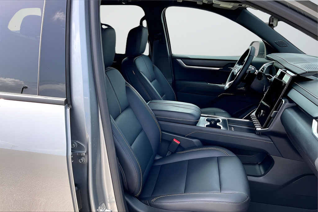 Used 2026 GMC Acadia Elevation w/ Elevation Premium Package FWD image 26