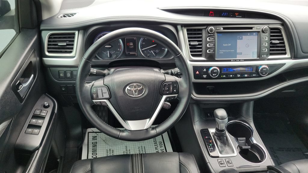 Certified 2018 Toyota Highlander SE FWD image 12