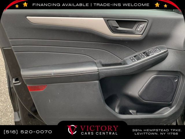 Used 2022 Ford Escape SE w/ SE Sport Appearance Package image 11