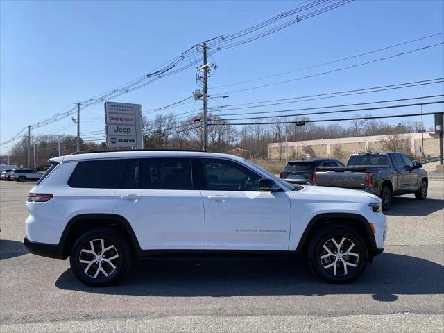 Used 2025 Jeep Grand Cherokee L Limited w/ Trailer Tow Package AWD/4WD image 2