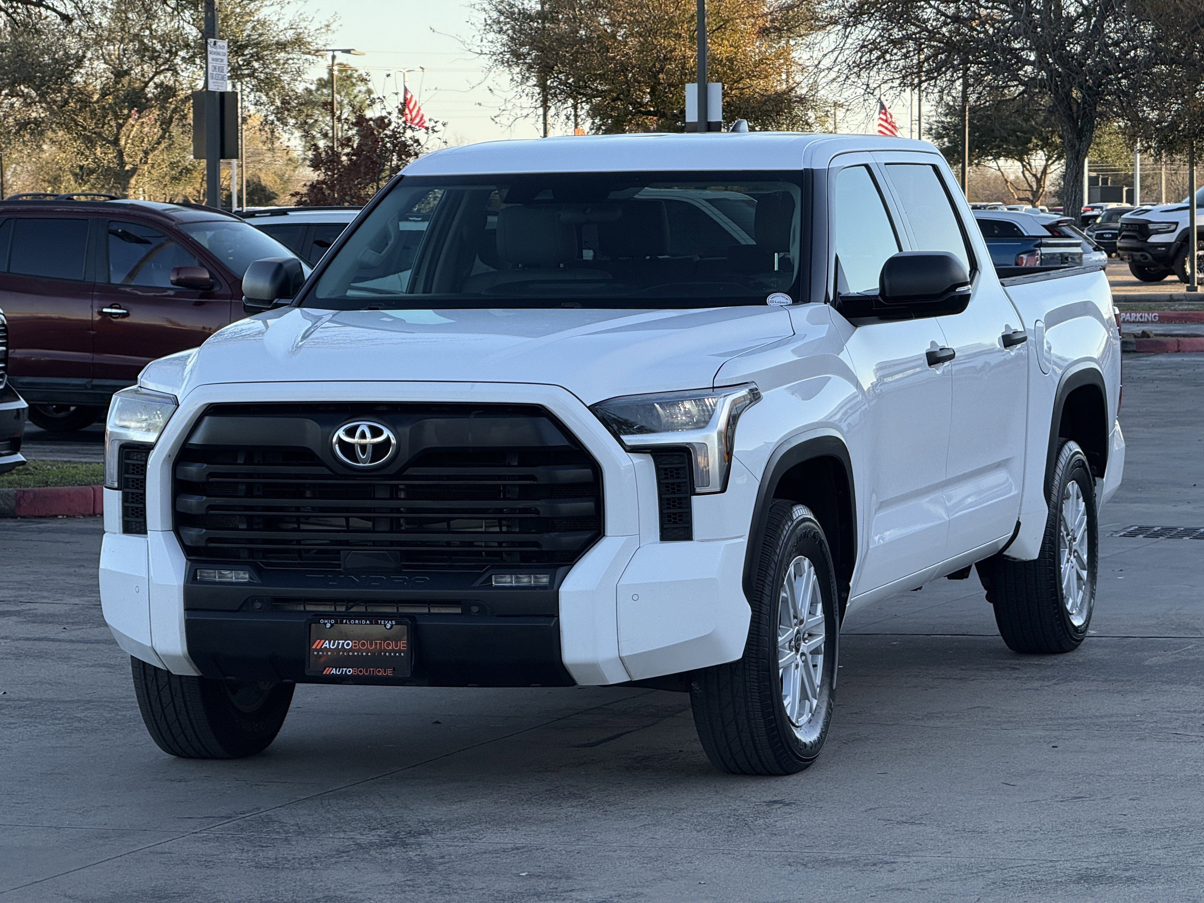 Used 2022 Toyota Tundra SR5 w/ SR5 Convenience Package image 6