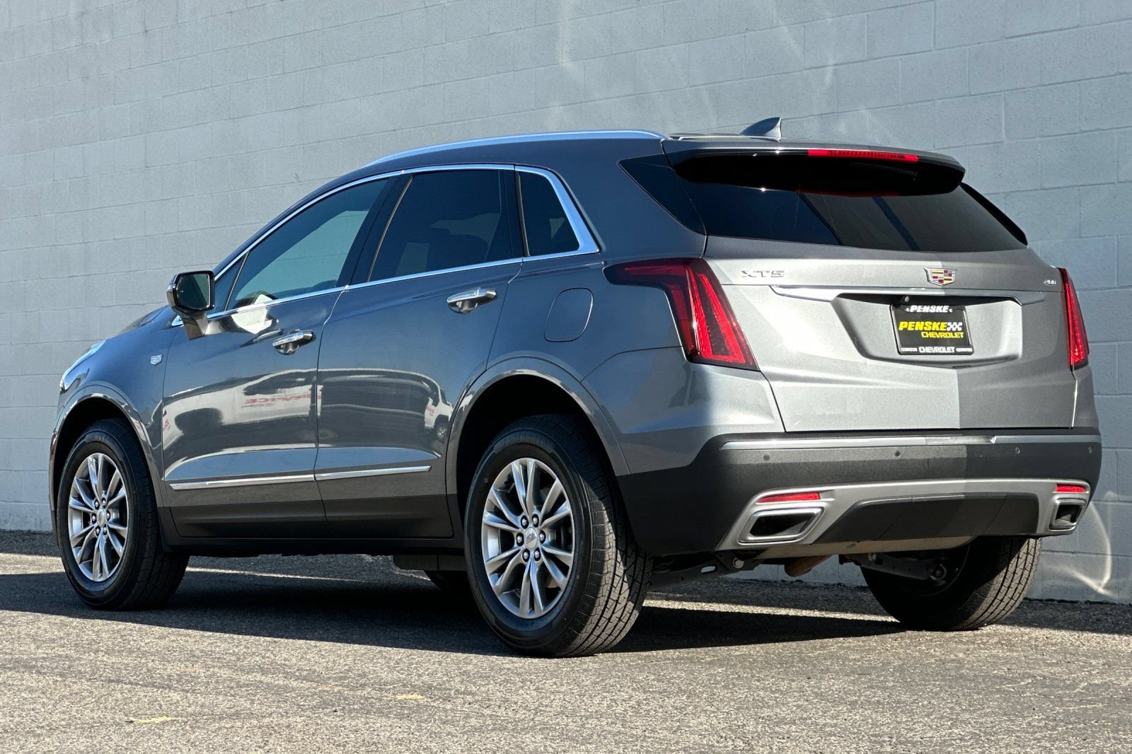 Certified 2022 Cadillac XT5 Premium Luxury FWD image 6