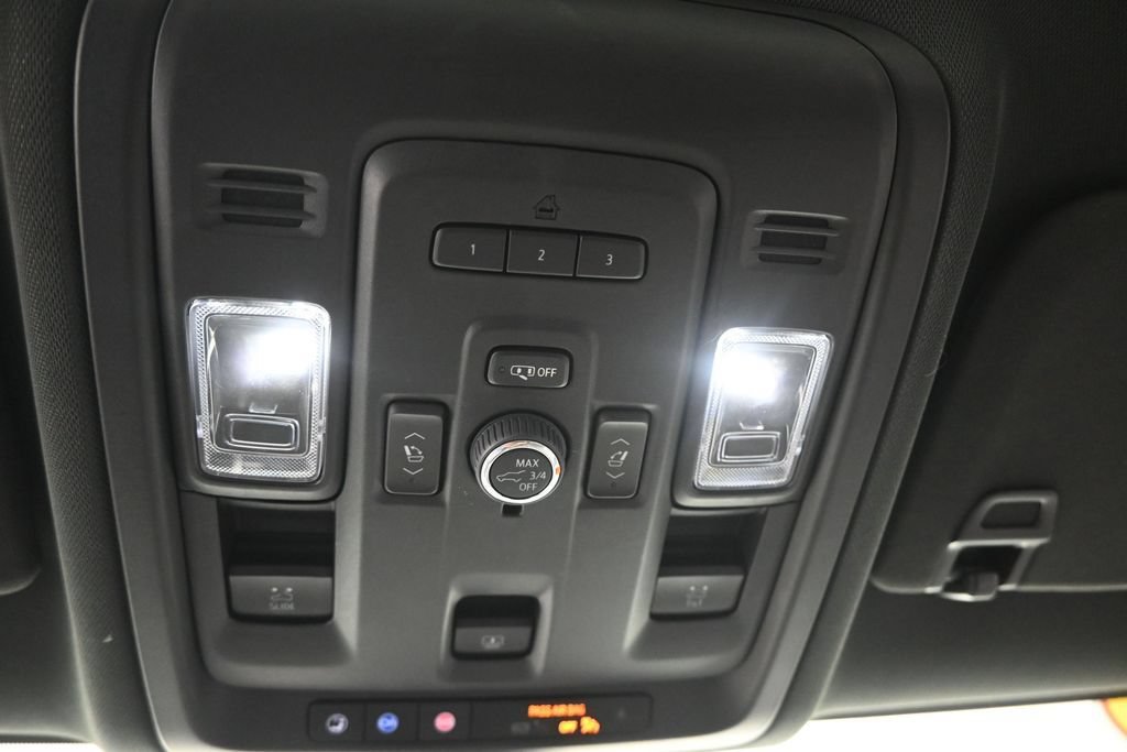 Used 2022 GMC Yukon SLT w/ SLT Premium Package AWD/4WD image 32