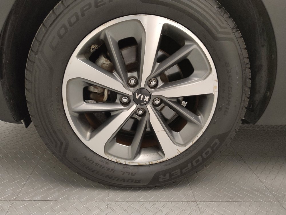 Used 2019 Kia Sorento EX image 31