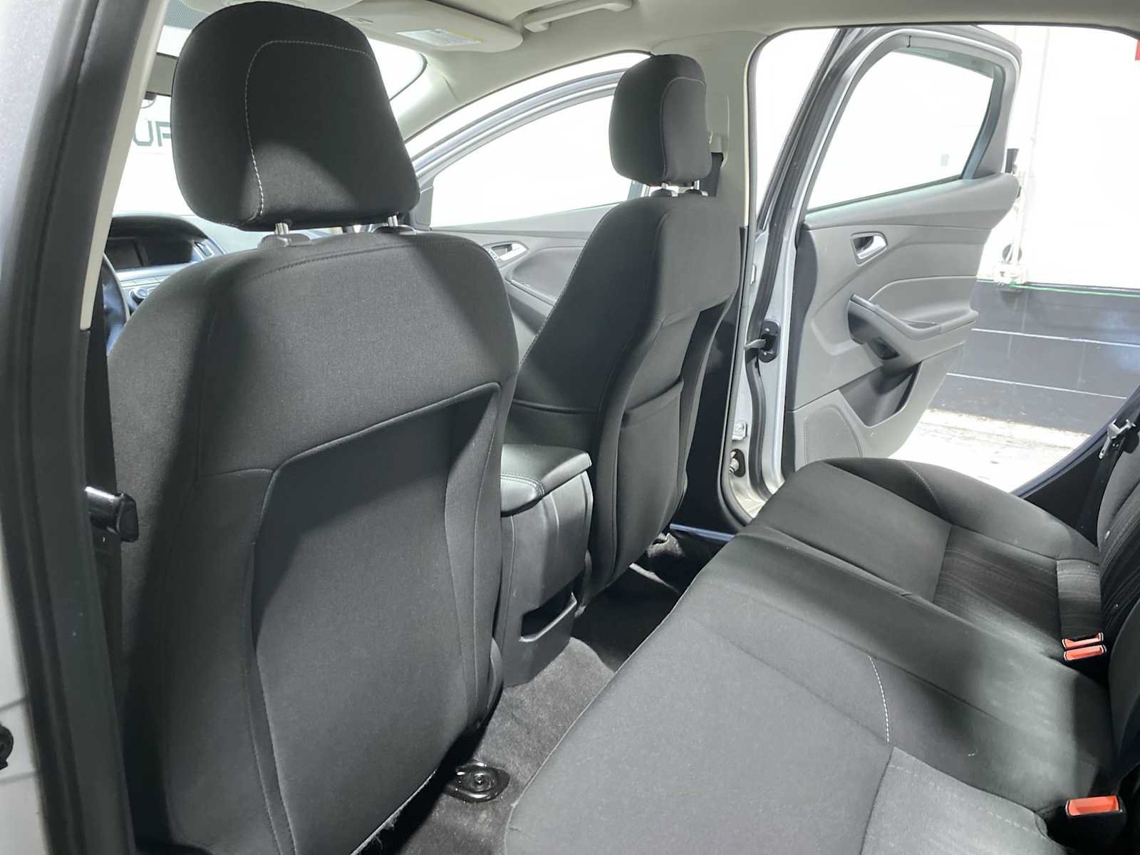 Used 2018 Ford Focus SE FWD image 12